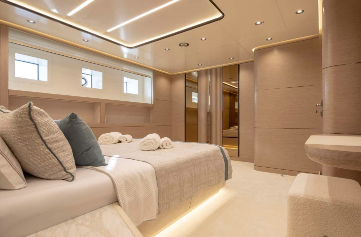M/Y REVERIE 6