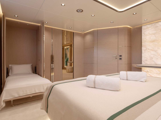 M/Y REVERIE 7