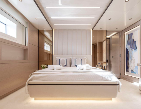 M/Y REVERIE 17